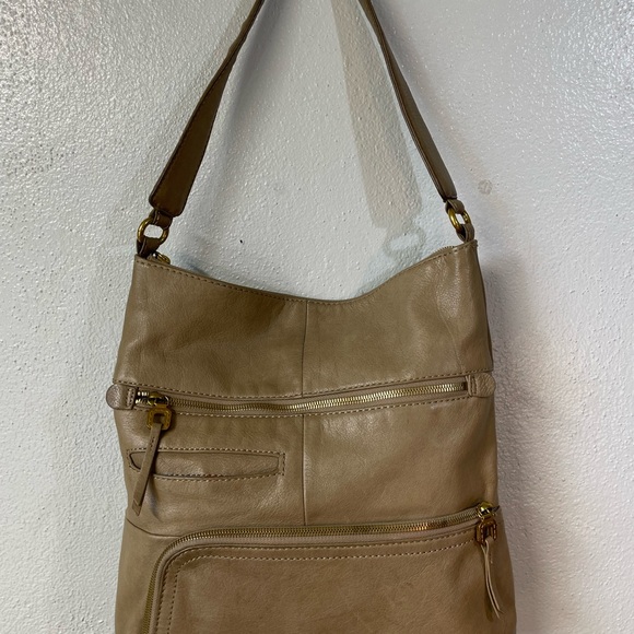 HOBO Leather Shoulder Bag Boho Slouchy Zip Top Pockets Fringe Neutral Classic - Picture 12 of 16